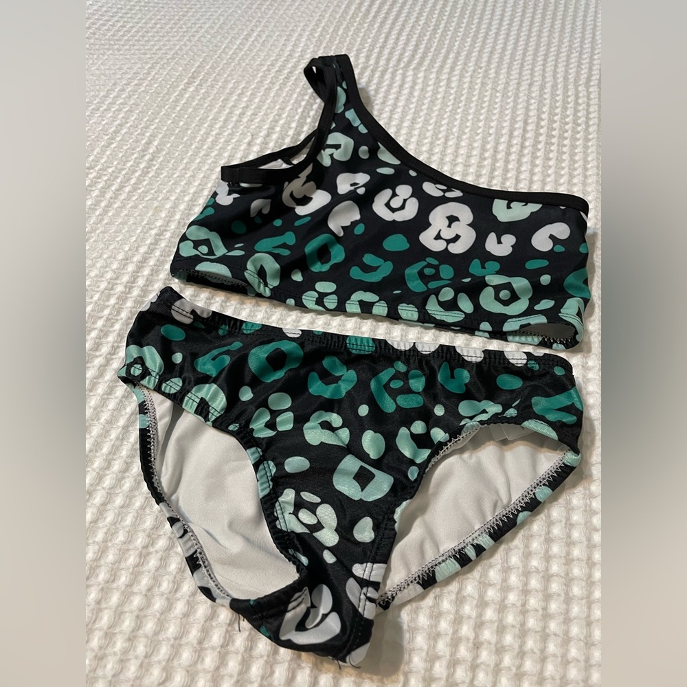 NWOT Girl’s One-Shoulder Leopard Print Bikini Set